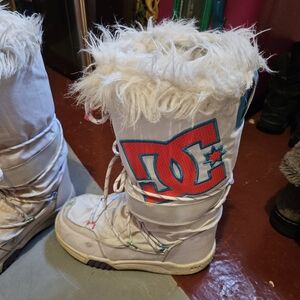 Rare DC chalet snow boots. Moon boots